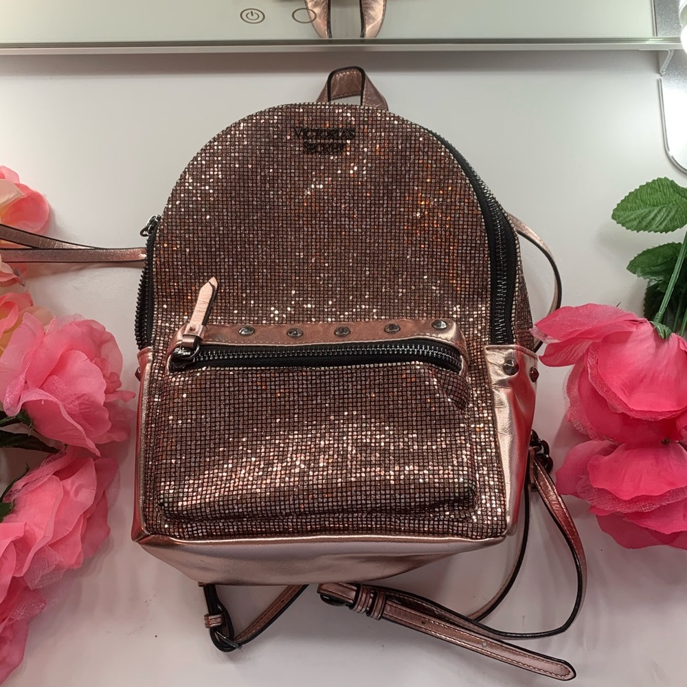 𝓥𝓢 𝓹𝓲𝓷𝓴 𝓼𝓱𝓲𝓶𝓶𝓮𝓻 𝓫𝓪𝓬𝓴𝓹𝓪𝓬𝓴